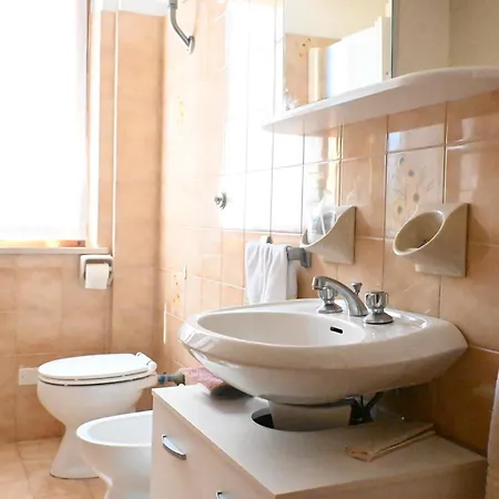 N303 - Numana, Comodo Trilocale Con Giardino
